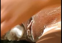 جکی عکس سکی متحرک جوی دوست داشتنی پس از یک ضربه از مزه کردن بذر لذت می برد