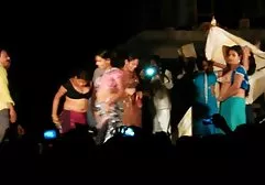نوجوان زیبا تصاویر متحرک sex سبزه بمکد و صورت را بکشد