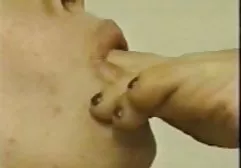 MILF ورزش دو گیره را کنترل می عکسهای متحرک شهوتی کند